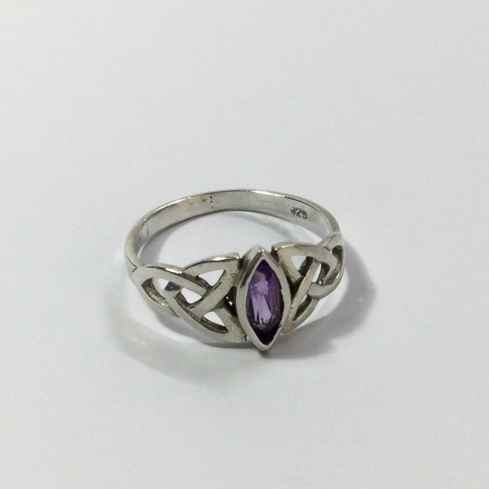 925 STERLING SILVER RING WITH PURPLE STONE SIZE Q SEE OUR JEWELLERY