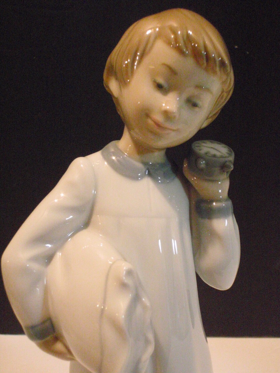 VTG 1980's Lladro NAO OFF TO BED Zaphir Porcelain Figurine Boy