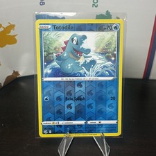 Carta Pokemon Totodile 2021 Fusion Strike Reverse Holo 055/264 (NM)