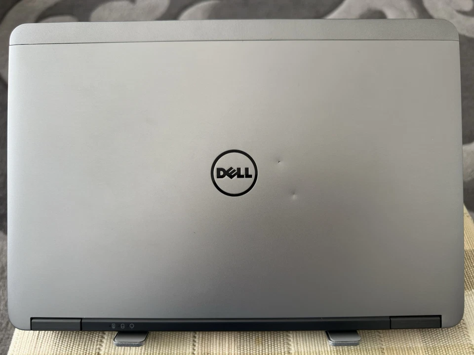DELL Latitude E7240 12" Core i7 vpro 8GB RAM 128GB SSD Win 10 - spare or repair - Image 4 of 4