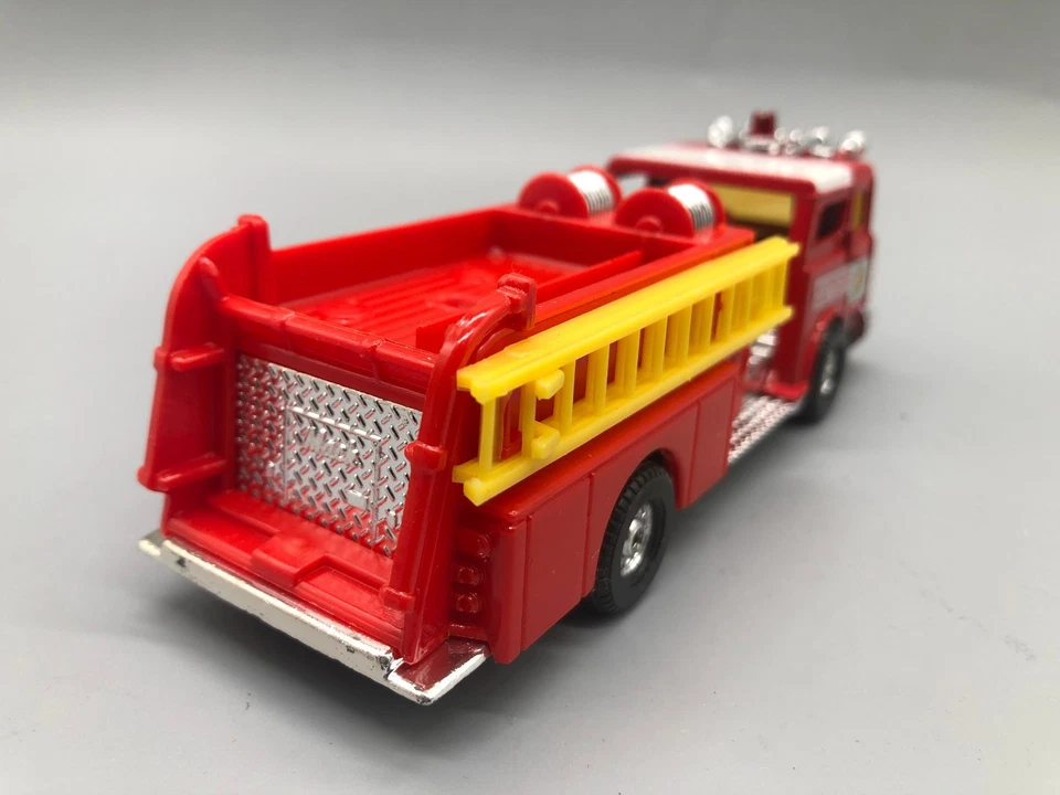 Feuerwehr Modell 1:50 Corgi Mack Feuerwehrauto Fire Pumper mit OVP - Bild 4 von 4