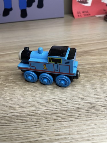 Vintage Thomas Wooden Railway Thomas The Blue Train Tank Engine & Friends - Picture 3 of 4
