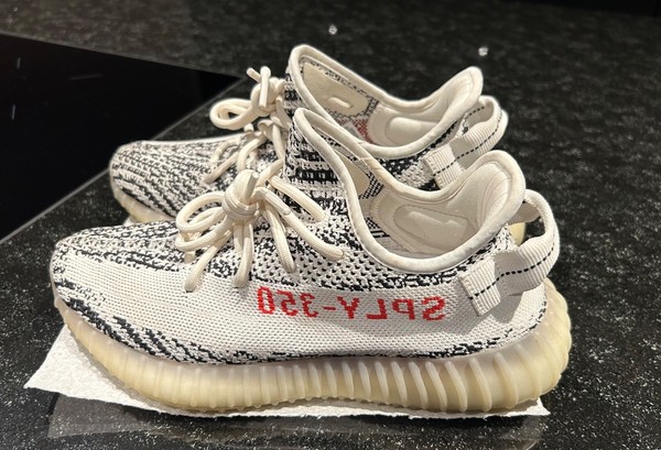 Yeezy 350 Boost V2 Zebra, selten getragen, guter Zustand; Grösse 40