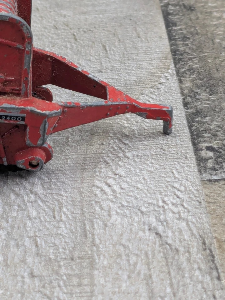 Vintage ERTL 1/64 Scale International 2400 Round hay baler Die Cast Red farm - Image 4 of 4