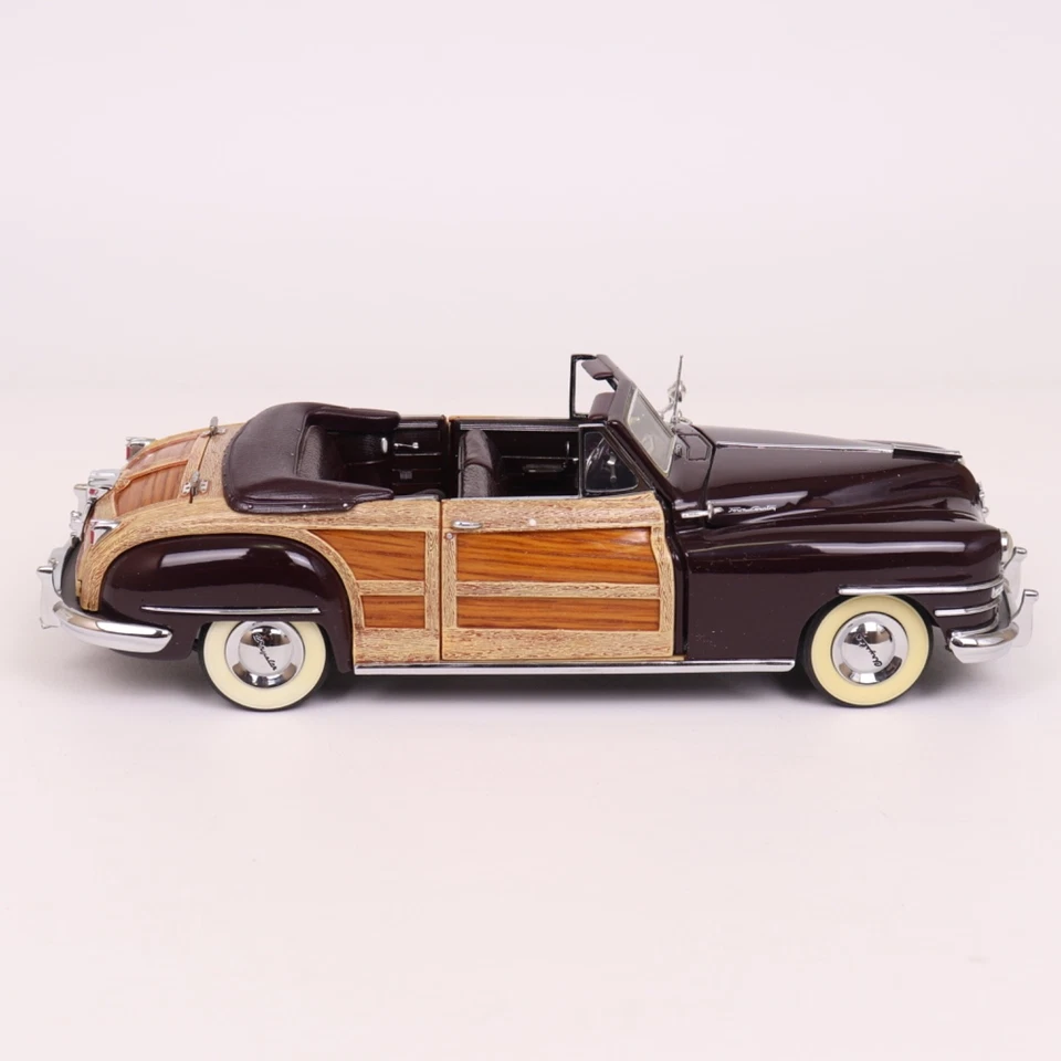 1948 Chrysler Town and Country Model Car Diecast 1:18 Scale - Image 2 of 4