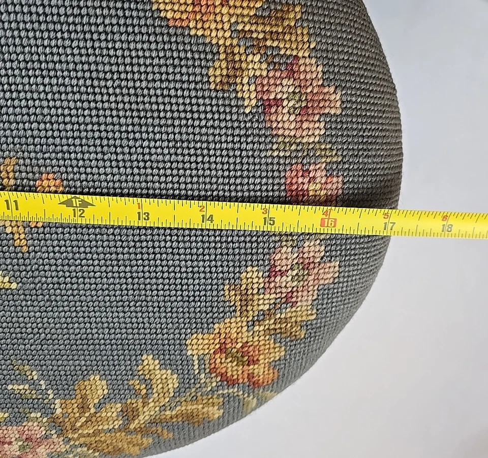 Taburete de pie ovalado de madera de colección azul multi floral rosa punta de aguja patas torneadas 17x14 pulgadas Foto 4 de 4