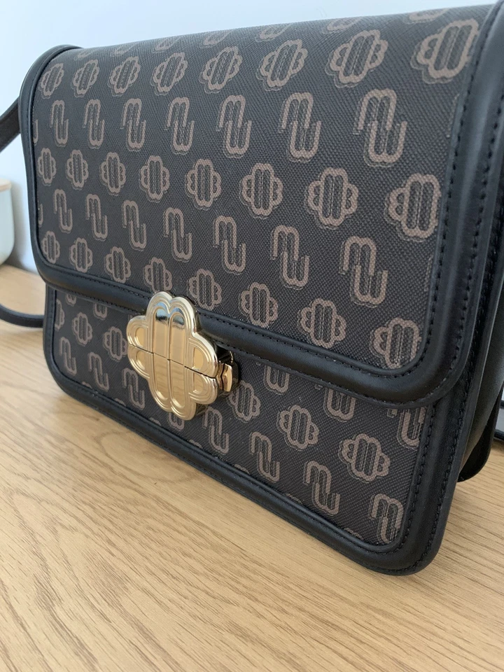 Sac Bandouliere Maje Monogramme Fermoir Trefle Dore Black Leather Crossbody Bag - Photo 3/4