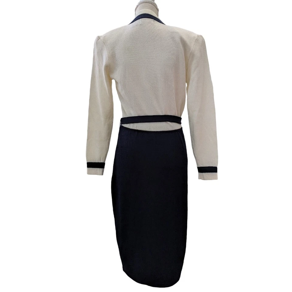 Vintage Charter Club Women's Knit Dress in Ivory & Navy Belted Gold Buckle Sz M - Image 2 of 4