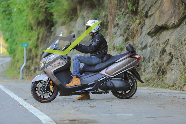 SYM MAXSYM 400/600 TAIL LIGHTS