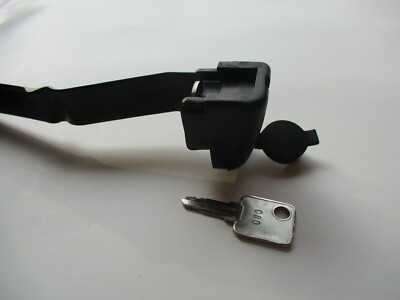 VINTAGE AUDI PART # 445 071 734 A     (  LATCH BUTTON WITH KEY)