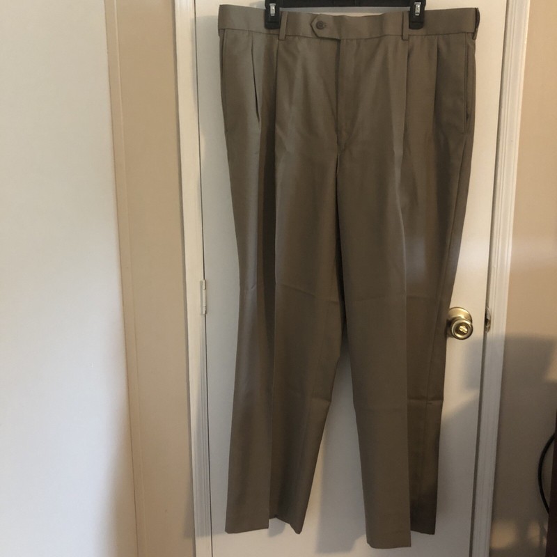 Stafford Classic Fit Beige Pleated Dress Pants 40x32