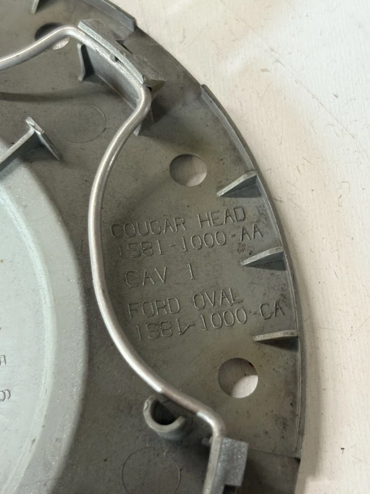 Tapa central Mercury Cougar 2001-2002 (P3434) 1581-1000-CA Foto 3 de 3