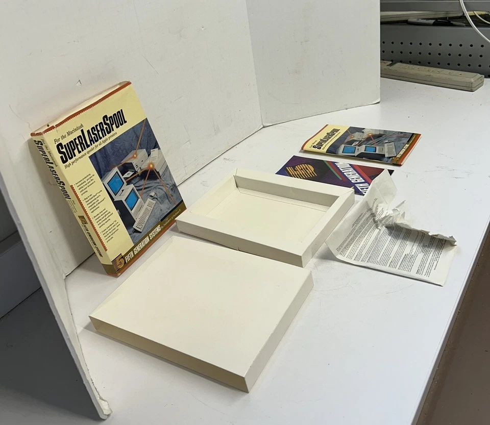 Vintage Macintosh Super Laser Spool fifth generation systems publishers suitcase - Image 3 of 4