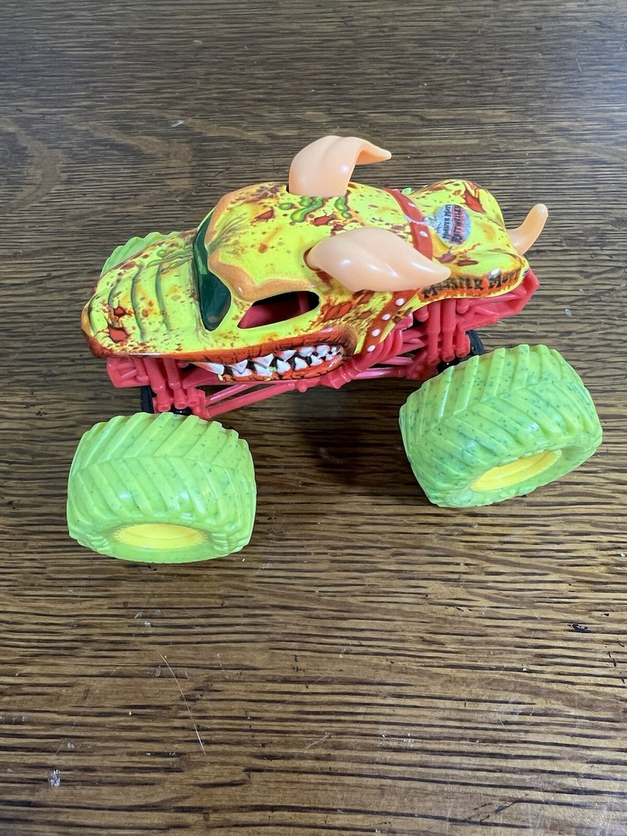 Spin Master Monster Jam Zombie Invasion Mutt Rottweiler Truck