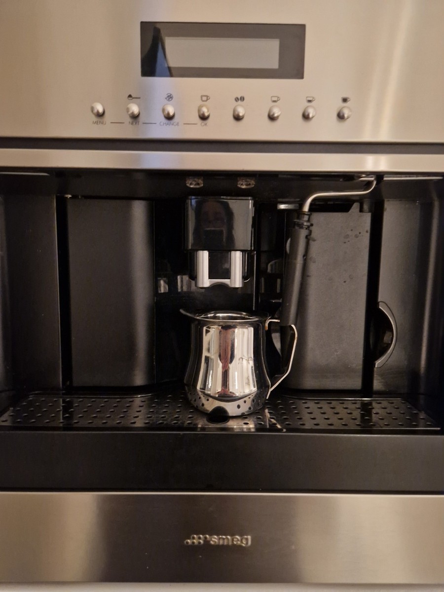 SMEG Italy built In Integrated coffee machine rrp £2,200 UK