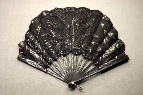 Antique Hand Fan Rare Forme Ballon Sequinned Black Silk by Greenleaf & Crosby - 第 1/12 張圖片