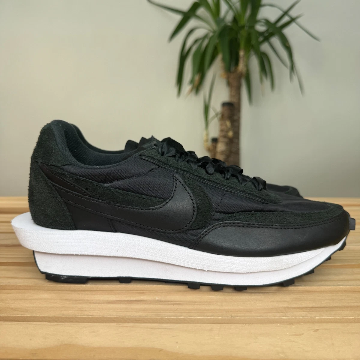 Preços baixos em Nike sacai x LDWaffle Black Nylon | eBay