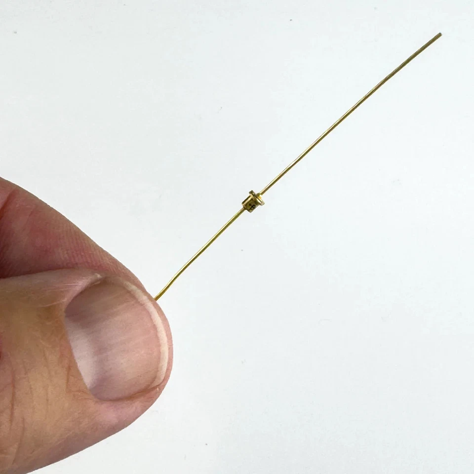 G28952 ~ Raro Diodo Túnel IN4395 Estuche Dorado, Cables Dorados y Pequeño Foto 2 de 3