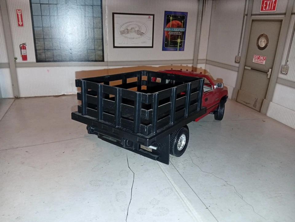 dodge ram 1/18 - Photo 2/4