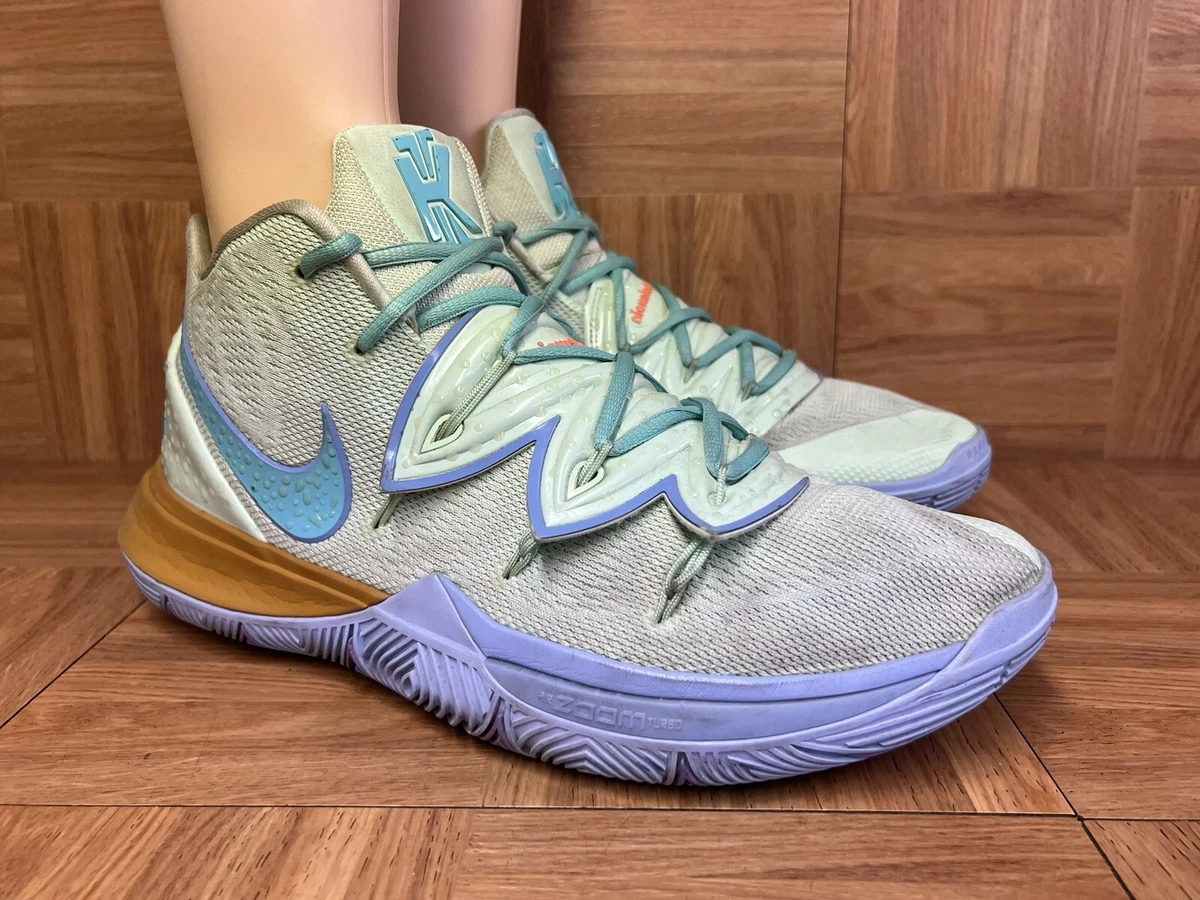 Preços baixos em Nike Kyrie 5 x SpongeBob SquarePants 2019
