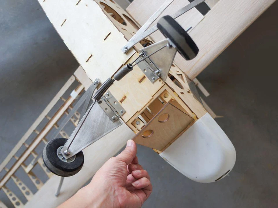 Piper J 3 1800mm Holzbaukasten Torcster Trainer RC Brushless LiPo - Bild 4 von 4