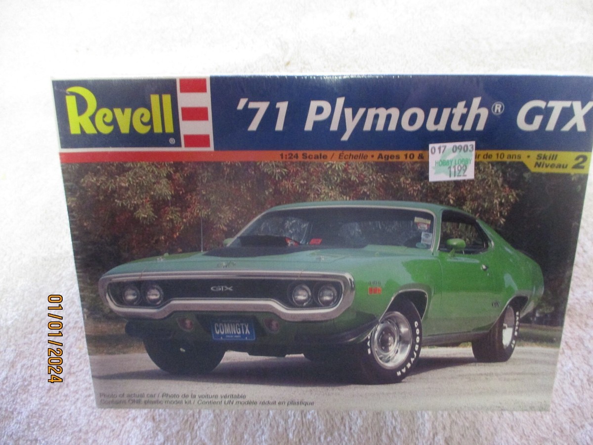 Revell 69 Corvette & 71 Plymouth GTX セット Revell 69 Corvette & 71 Plymouth GTX セット REVELL 1971