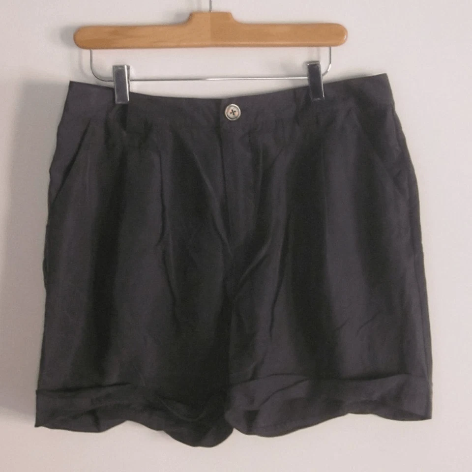 Pantalones Cortos Bird by Juicy Couture Mujer Talla 8 Gris Seda Plisados Tiro Alto Entrepierna 4" Foto 3 de 4