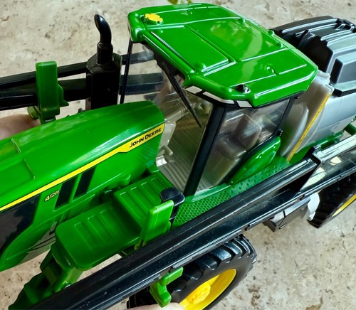 John Deere 1:32 Scale - 412R Sprayer - Farm Toy . NEW NO BOX - FREE SHIPPING - Picture 13 of 13