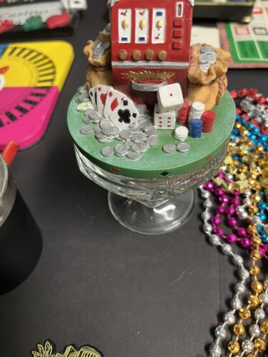 Vintage Las Vegas Souvenir's Mixed Lot Gambling Items Chips Miniature Frame More - Picture 6 of 15