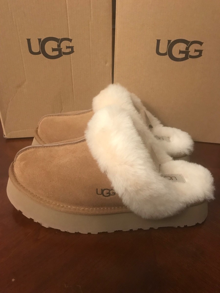 UGG Women display picture 1