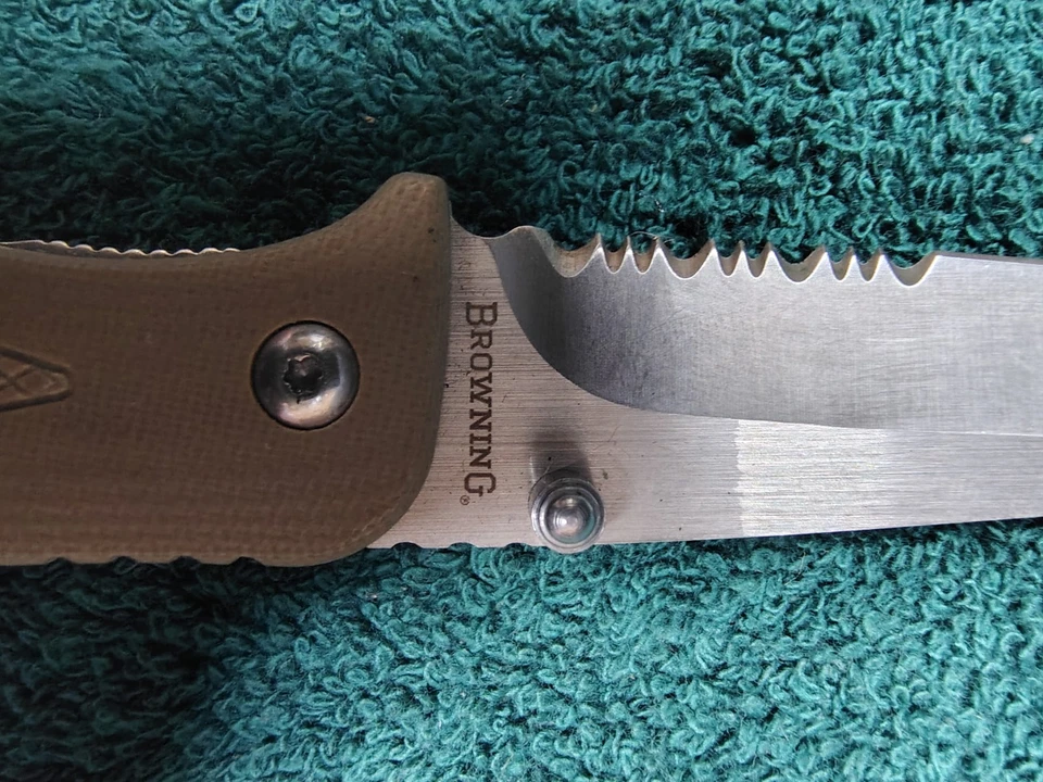 New Browning Lock Back Knife. Half Serrated Steel Blade - Image 2 of 4