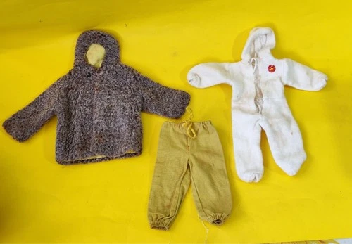 Vintage Gi Joe Action Man lot of 3 sets of clothes & machine gun with grenade