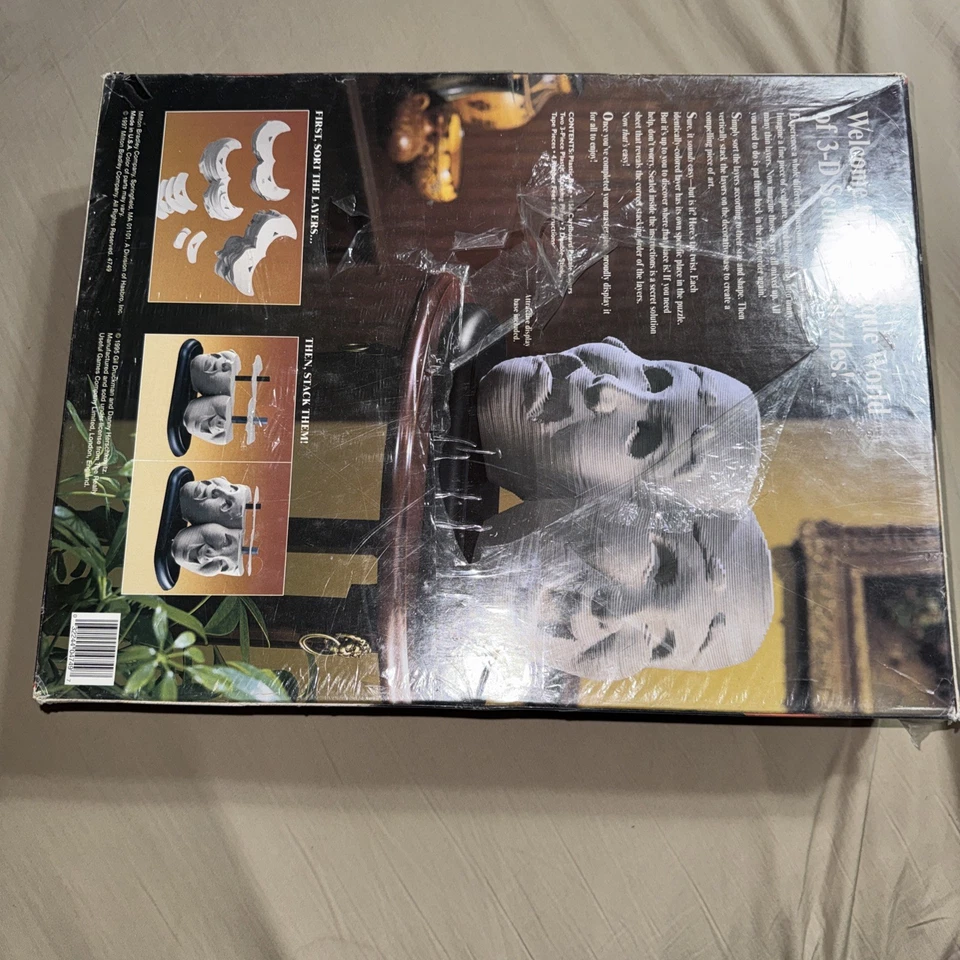 Rompecabezas de capa de escultura 3D Las máscaras de la comedia y la tragedia 1995 Milton Bradley Foto 2 de 2