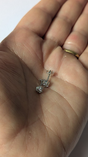 18ct White Gold Diamond Earrings, .16ct - Picture 7 of 10