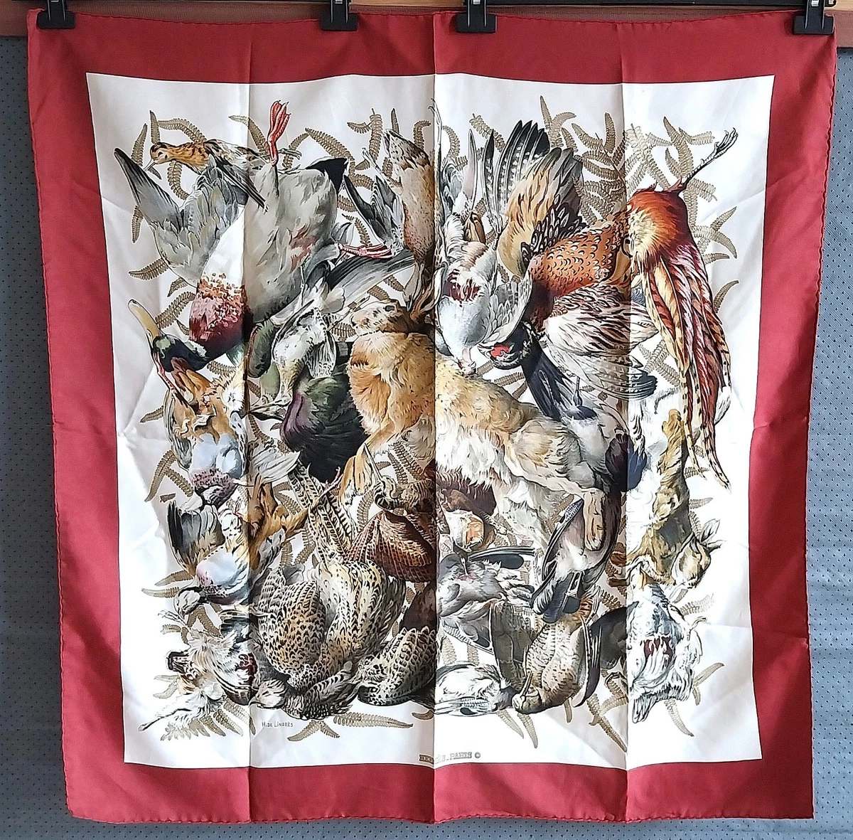 Foulard Carré Hermès 'Fleurs Et Gibiers' En Soie - Modèle Vintage Multicolore