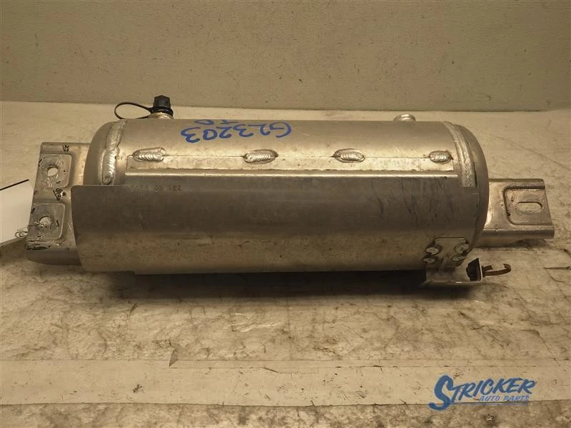 Cadillac Escalade 2021-2023 Air Suspension Compressor Supply Tank 84951816 7479 - Image 3 of 4