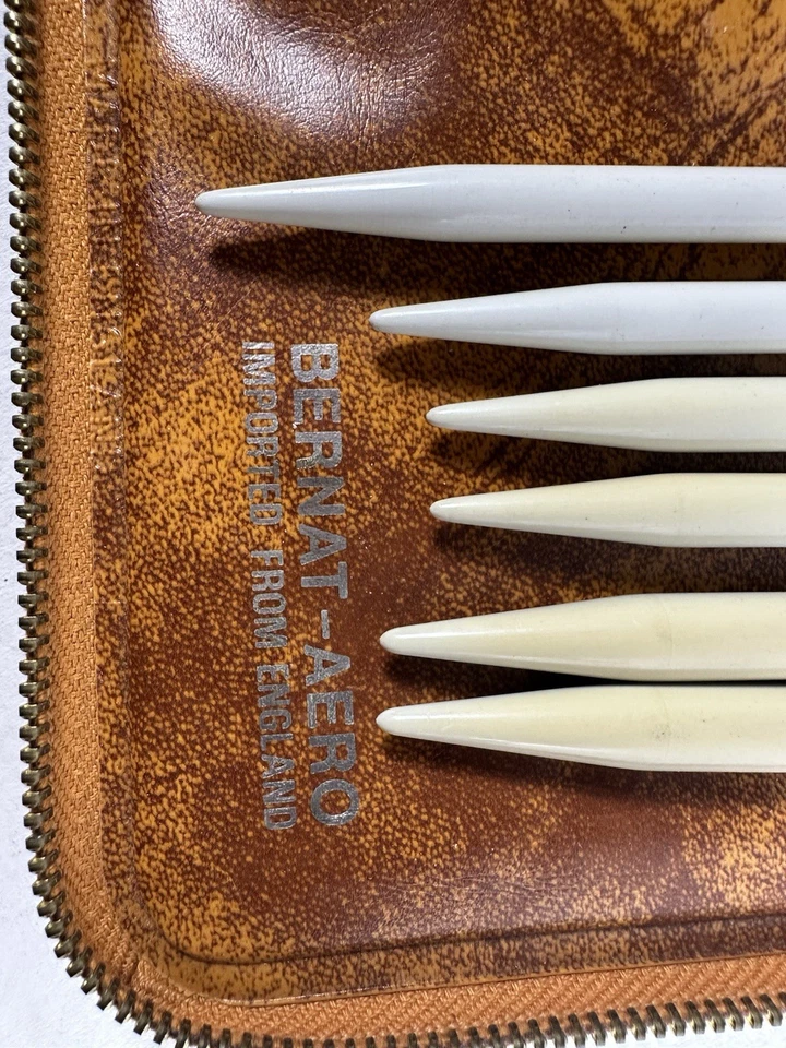 Juego de 16 agujas de tejer vintage BERNAT-AERO con estuche con cremallera Hecho en Inglaterra Foto 3 de 4