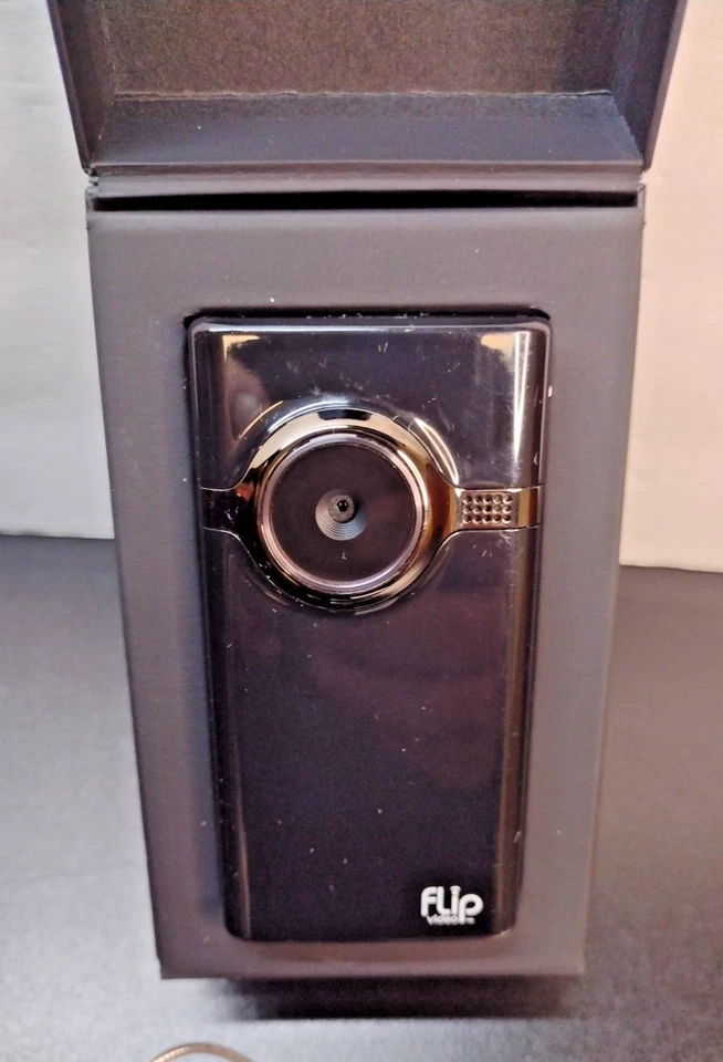 Flip Video MinoHD F460B Flash Media Camcorder In Original Box - Image 3 of 4