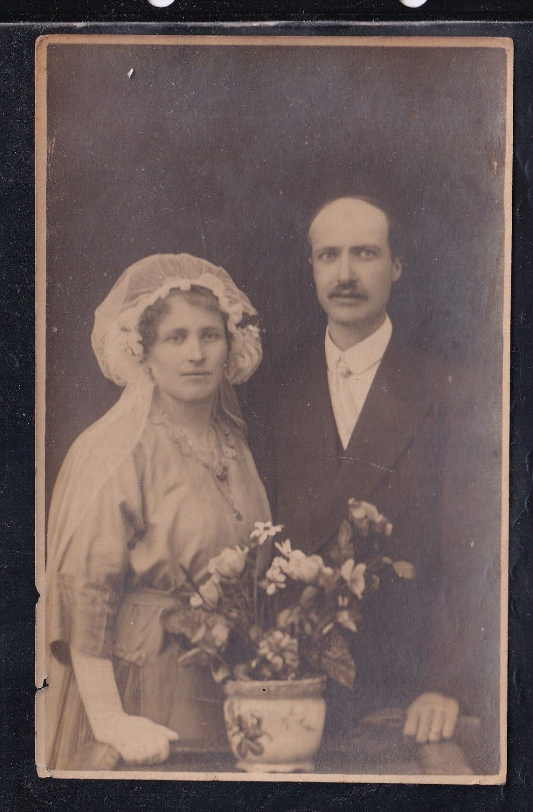 Cartolina Fotografica Innamorati Vestiti D'Epoca KK4737