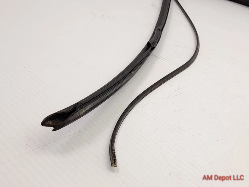 2008 BMW 335i 335xi 328xi 328i E93 Convertible Windshield Frame Seal Gasket - Изображение 3 из 4