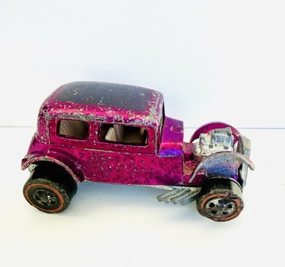 Hot Wheels Redline 1969 Classic 32 Ford Vicky US Magenta with Broken Fender