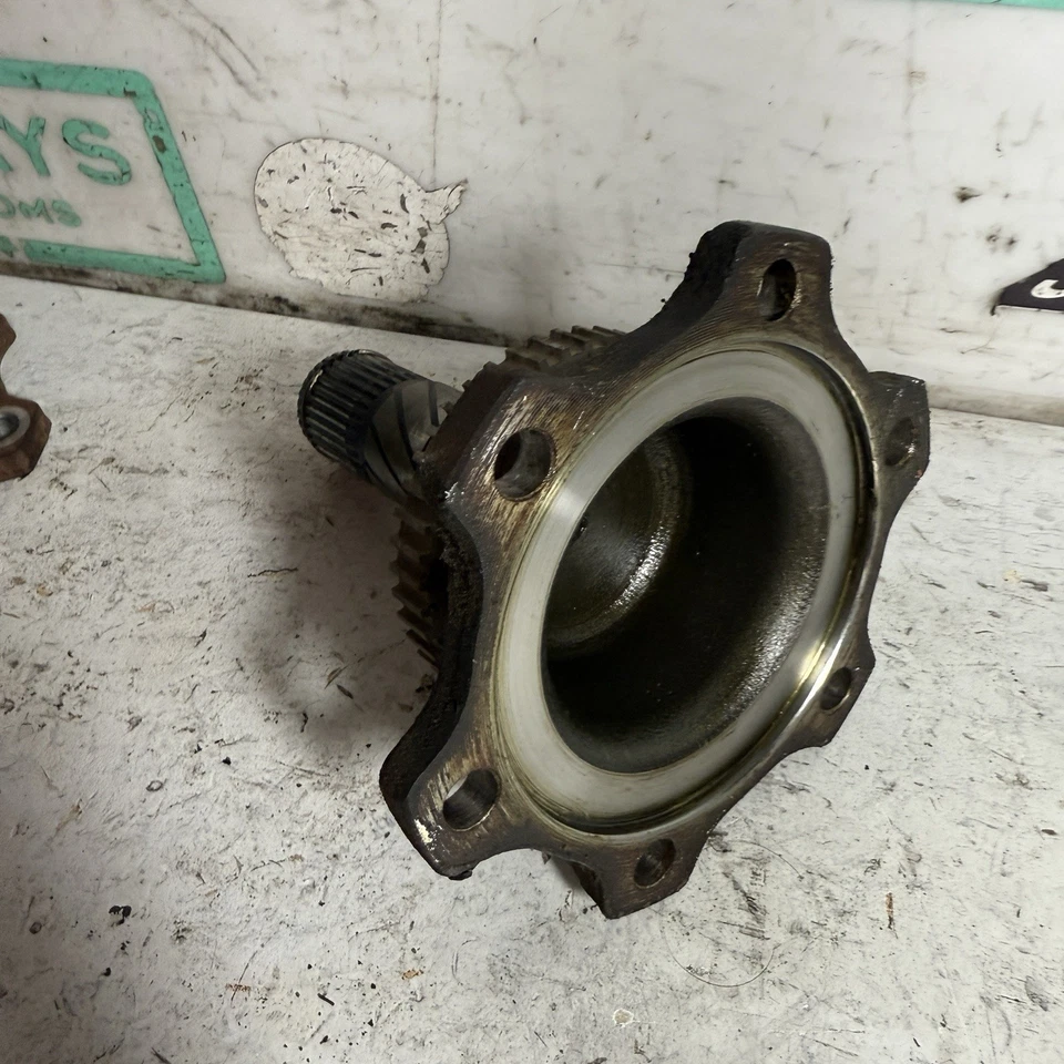 03-08 Infiniti G35 Nissan 350z Diferencial Salida Stubs Bridas Diferentes Izquierda Derecha Foto 2 de 4