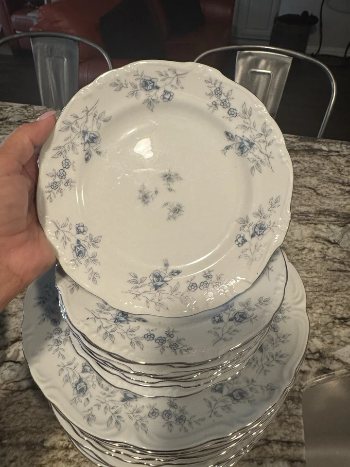 Juego de porcelana china del patrón 'Amanecer Azul' de un fabricante japonés Foto 2 de 4