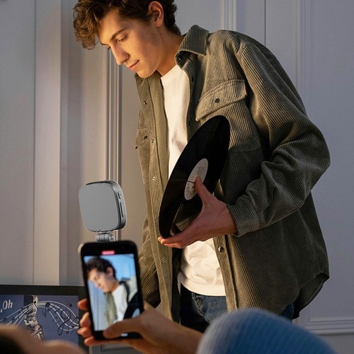 Lampe de maquillage portable avec fixation magnétique et luminosité réglable - Photo 6 sur 14