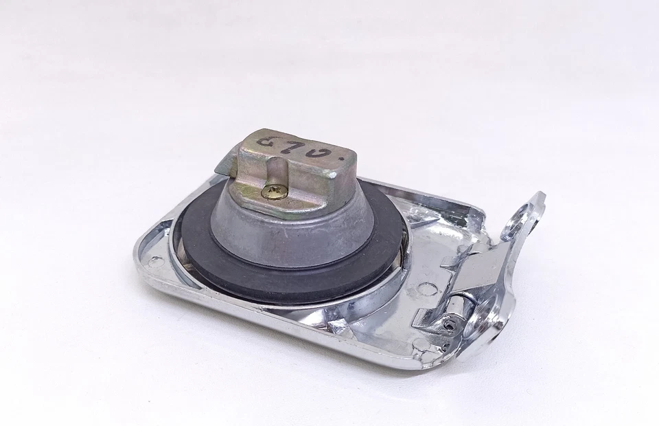 TAPA TANQUE COMBUSTIBLE KAWASAKI KZ200 KH100 GTO KZ250 KZ440 KZ550 KZ750 KZ1000 Foto 3 de 4