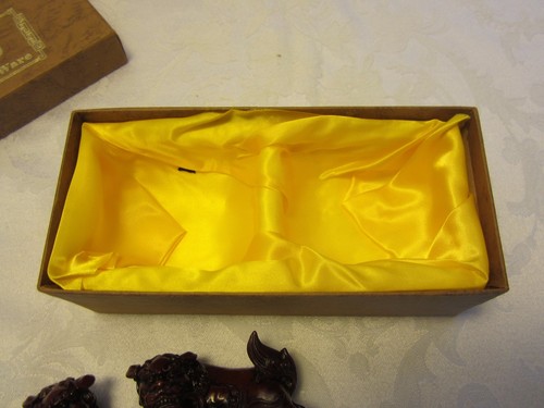 Guardian Temple Foo Dogs Lions figurines Pair Shou-Shan Stone-Ware  MIB - Picture 9 of 12