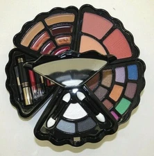 CAMEO Make-Up Kit  #8913B  Seashell Shaped  Multi Layer 