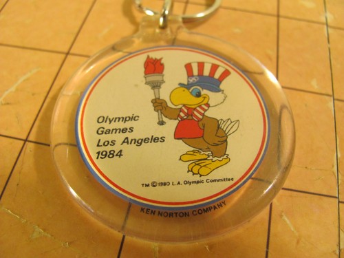 Vintage 1984 Los Angeles Games of the Olympiad Round Keychain - Picture 4 of 6
