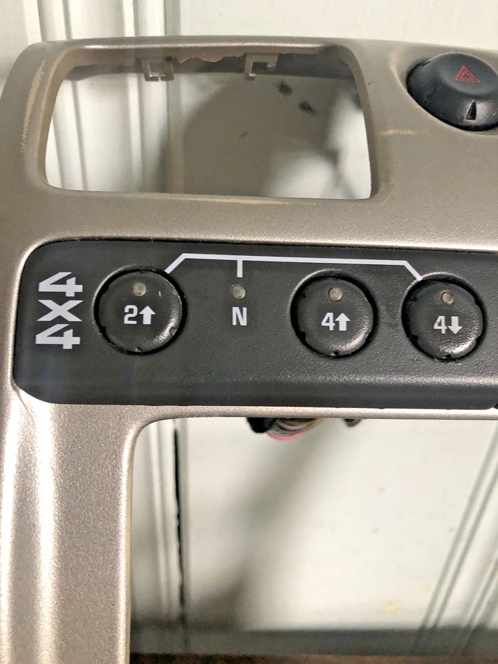 Chevy Colorado GMC Canyon 2004-2012 radio tablero bisel panel de ajuste con interruptor 4x4 OEM Foto 3 de 4