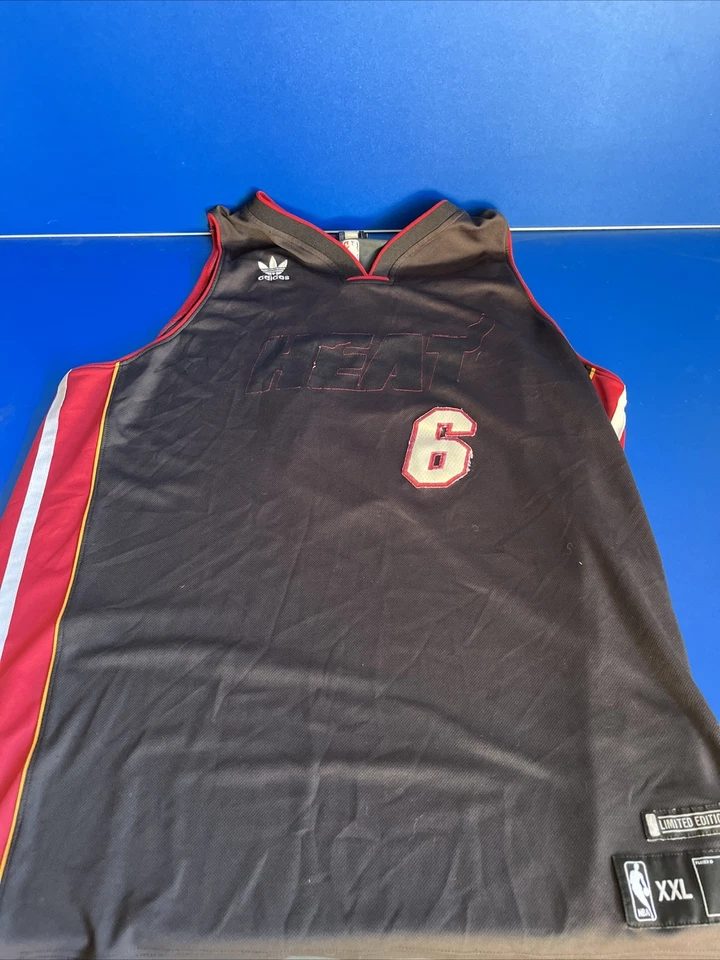 Camiseta deportiva Adidas Miami Heat #6 Lebron James edición limitada 2XL - RARA usada Foto 2 de 4